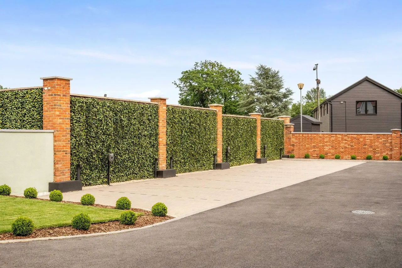 The Oaklands Aston Lane, Bragbury End, SG2, photo 32