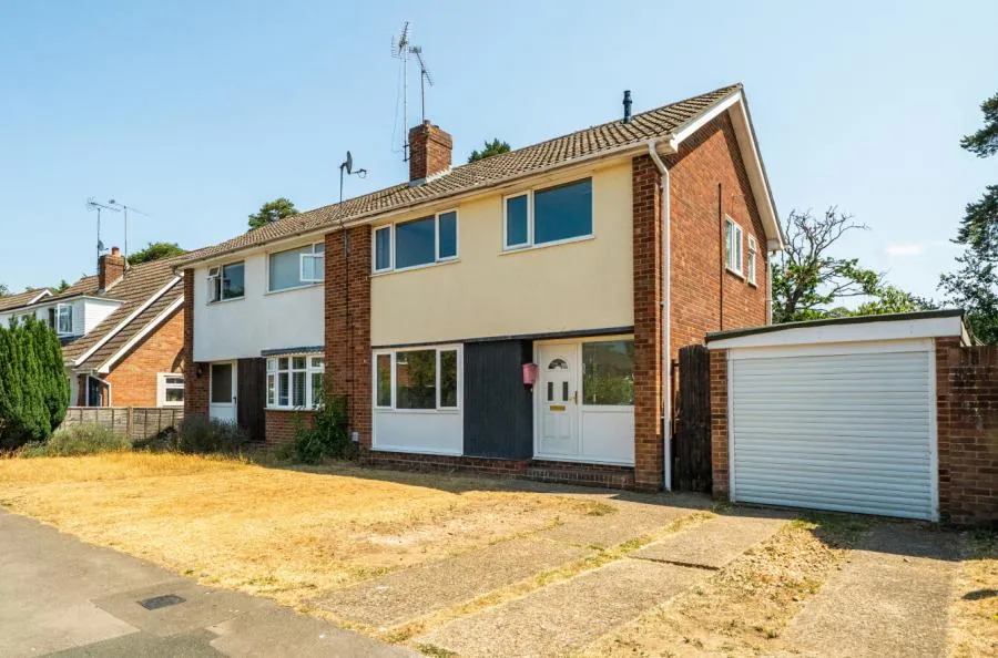 3 bed house for sale, Highgate Road, Woodley, RG5