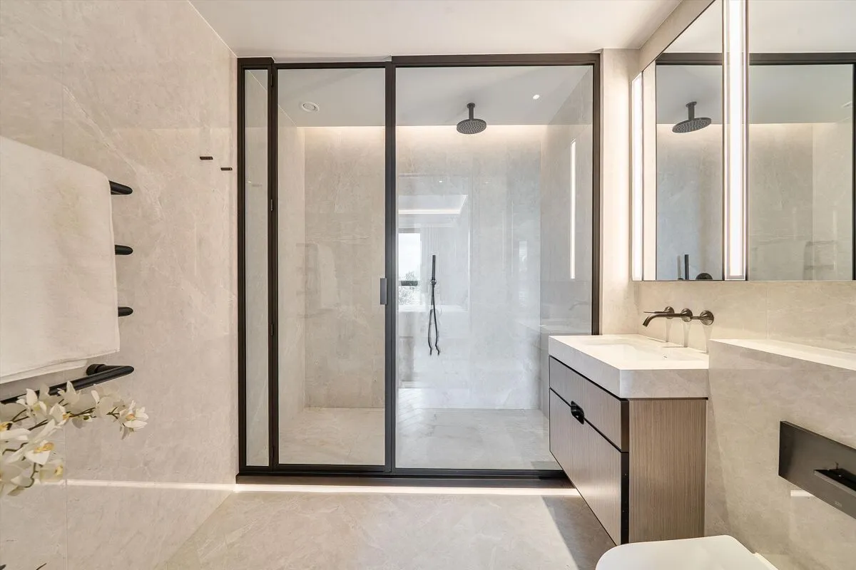 Bayswater Road, London, W2, photo 25