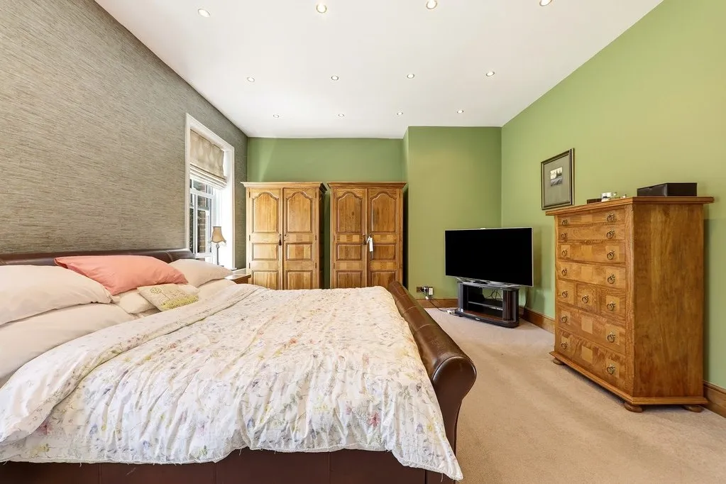 Oxford Road, Gomersal BD19 4JP, photo 31