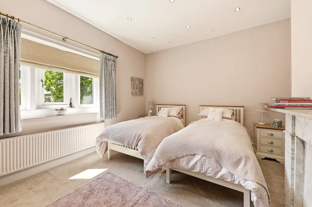 Oxford Road, Gomersal BD19 4JP, photo 30