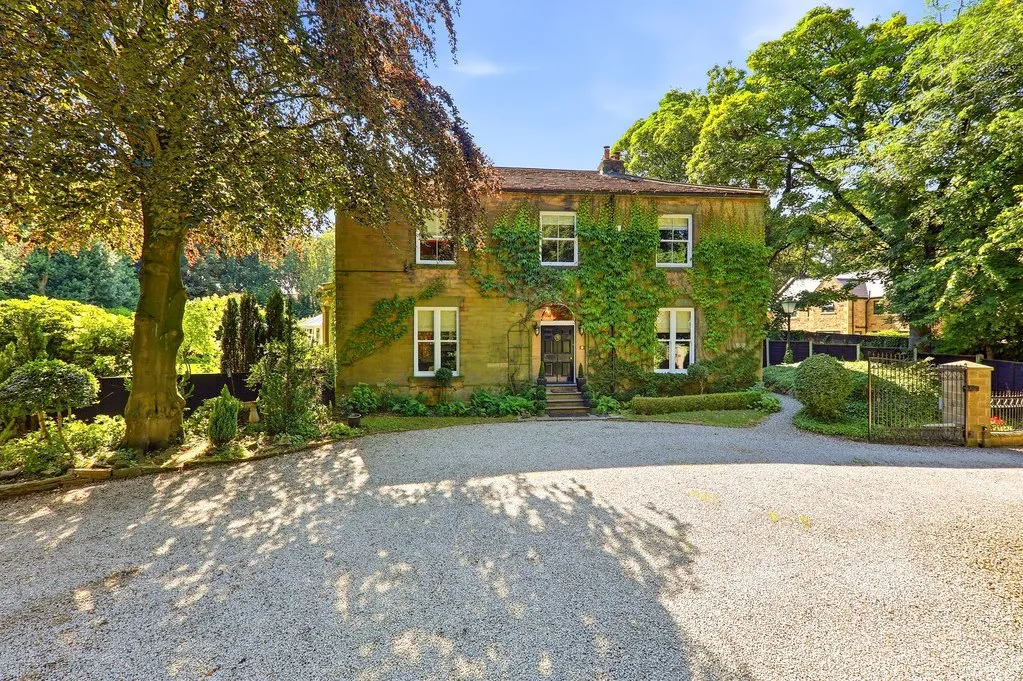 5 bed house for sale — Oxford Road, Gomersal BD19 4JP