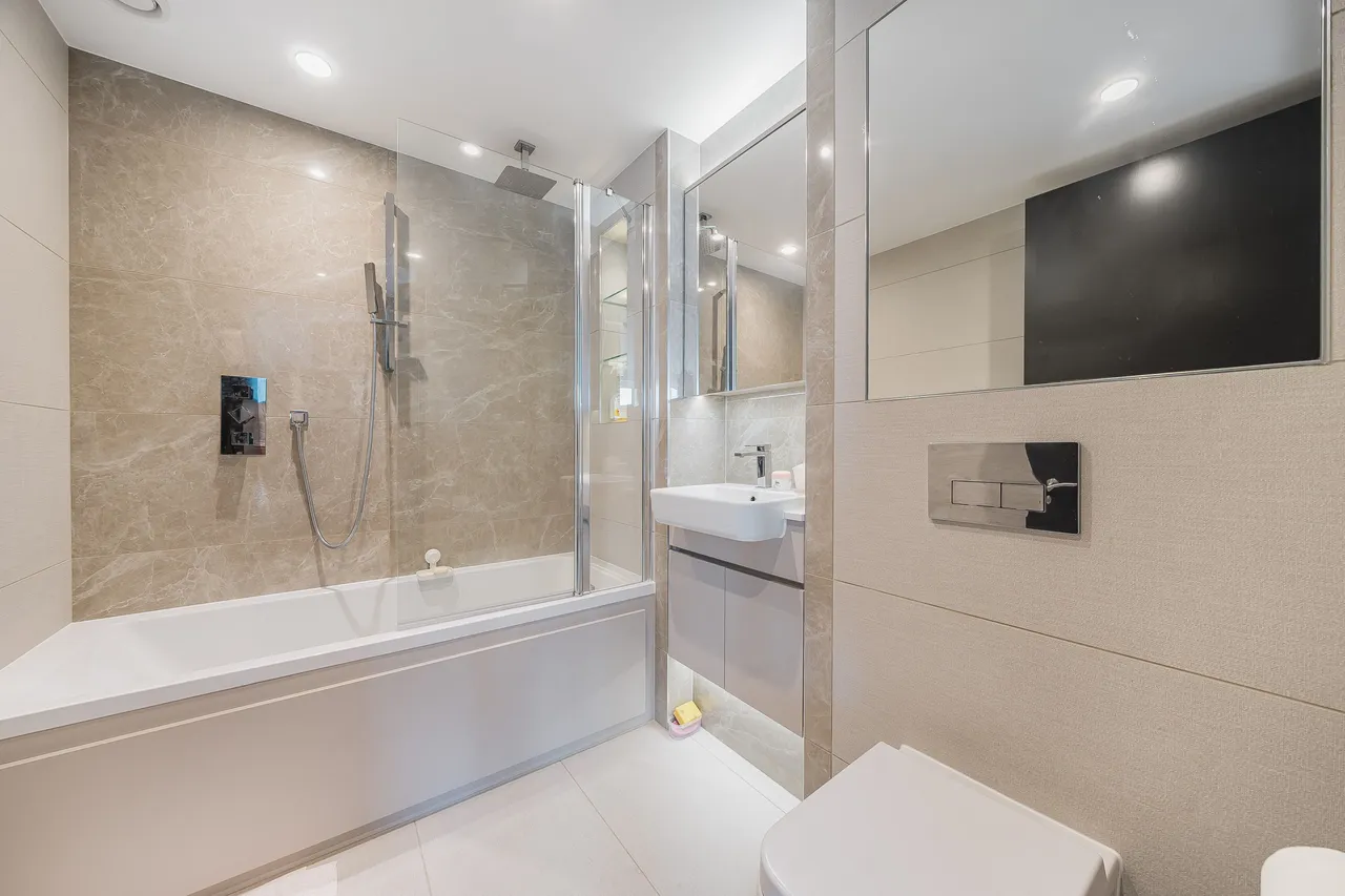 Flat 1903, Hennessey Apartments, Woolwich, photo 6