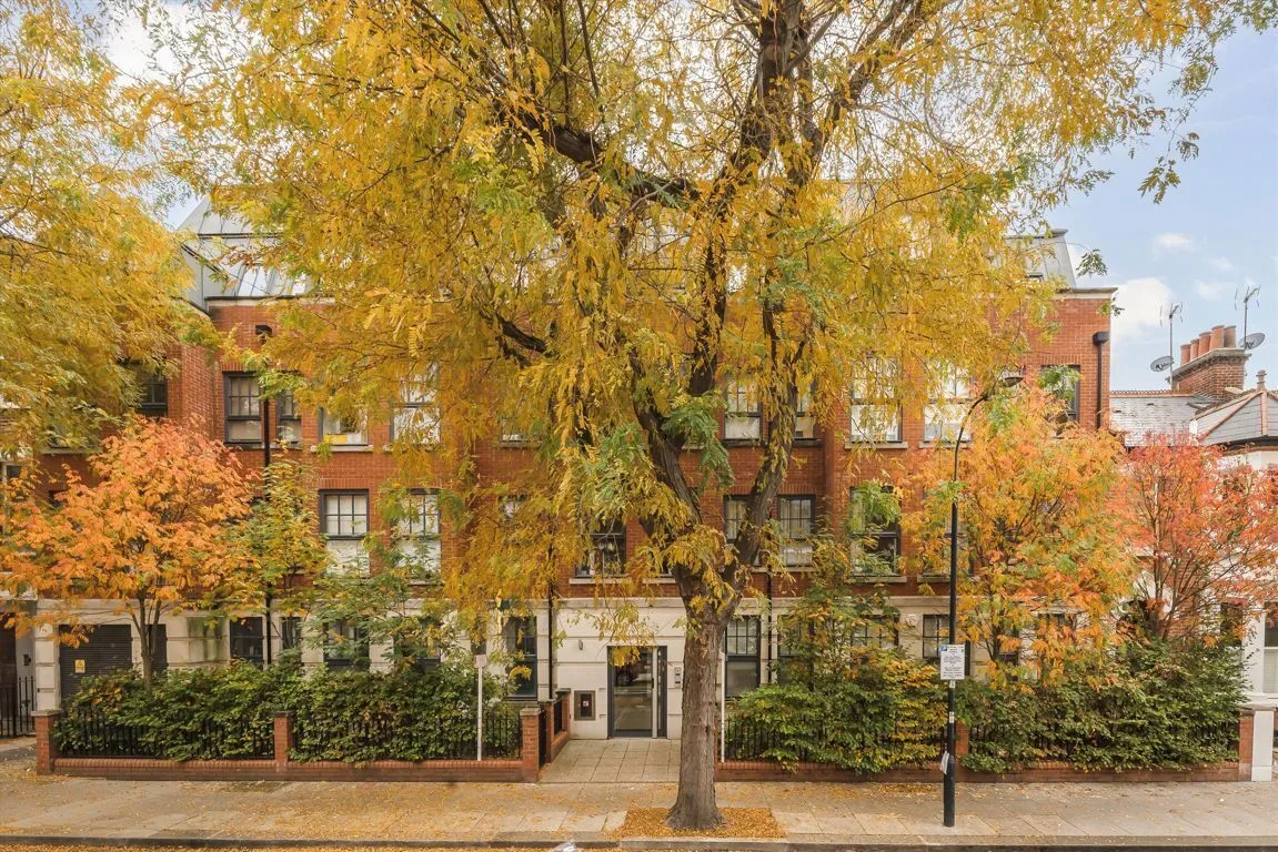 2 bed property for sale, Wolverton Gardens, W6