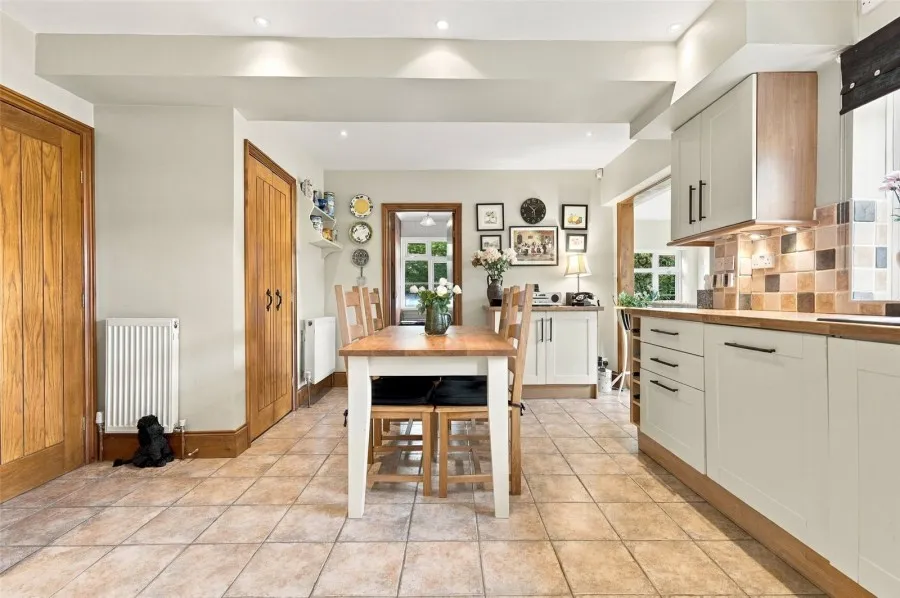 with 4 bedrooms in Great Bardfield, Nr Braintree, CM7, photo 2