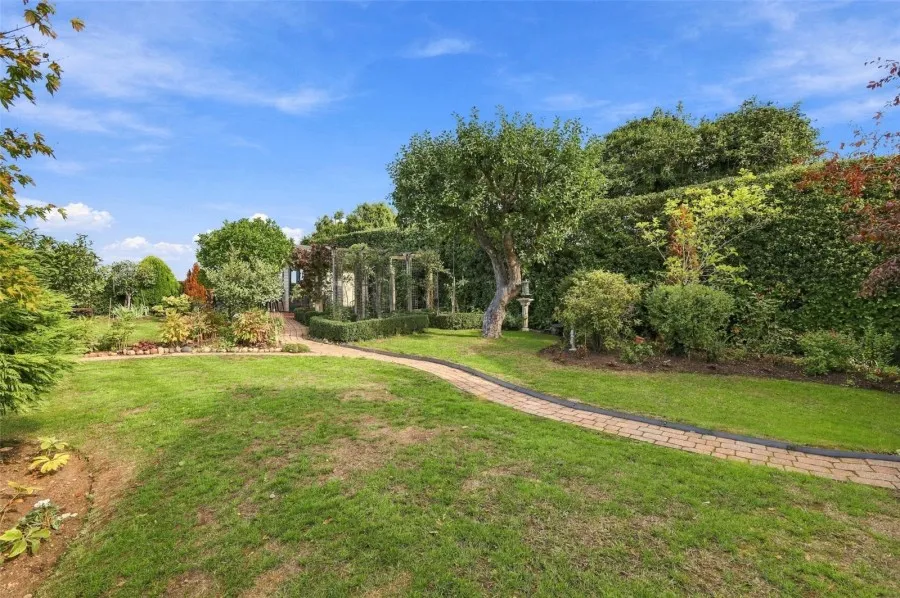 with 4 bedrooms in Great Bardfield, Nr Braintree, CM7, photo 18