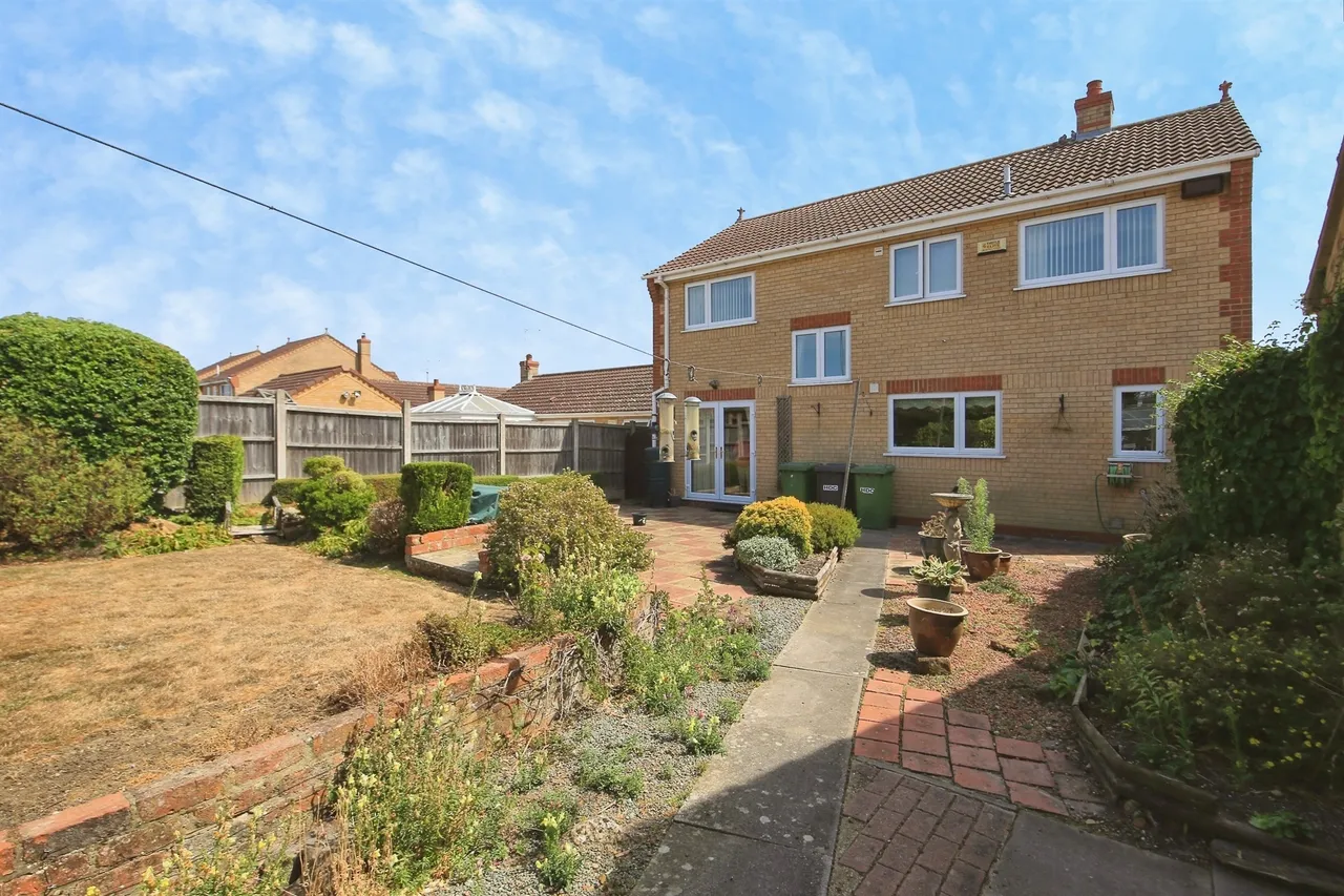 4 bed house for sale, Vicarage Way, Peterborough, PE7
