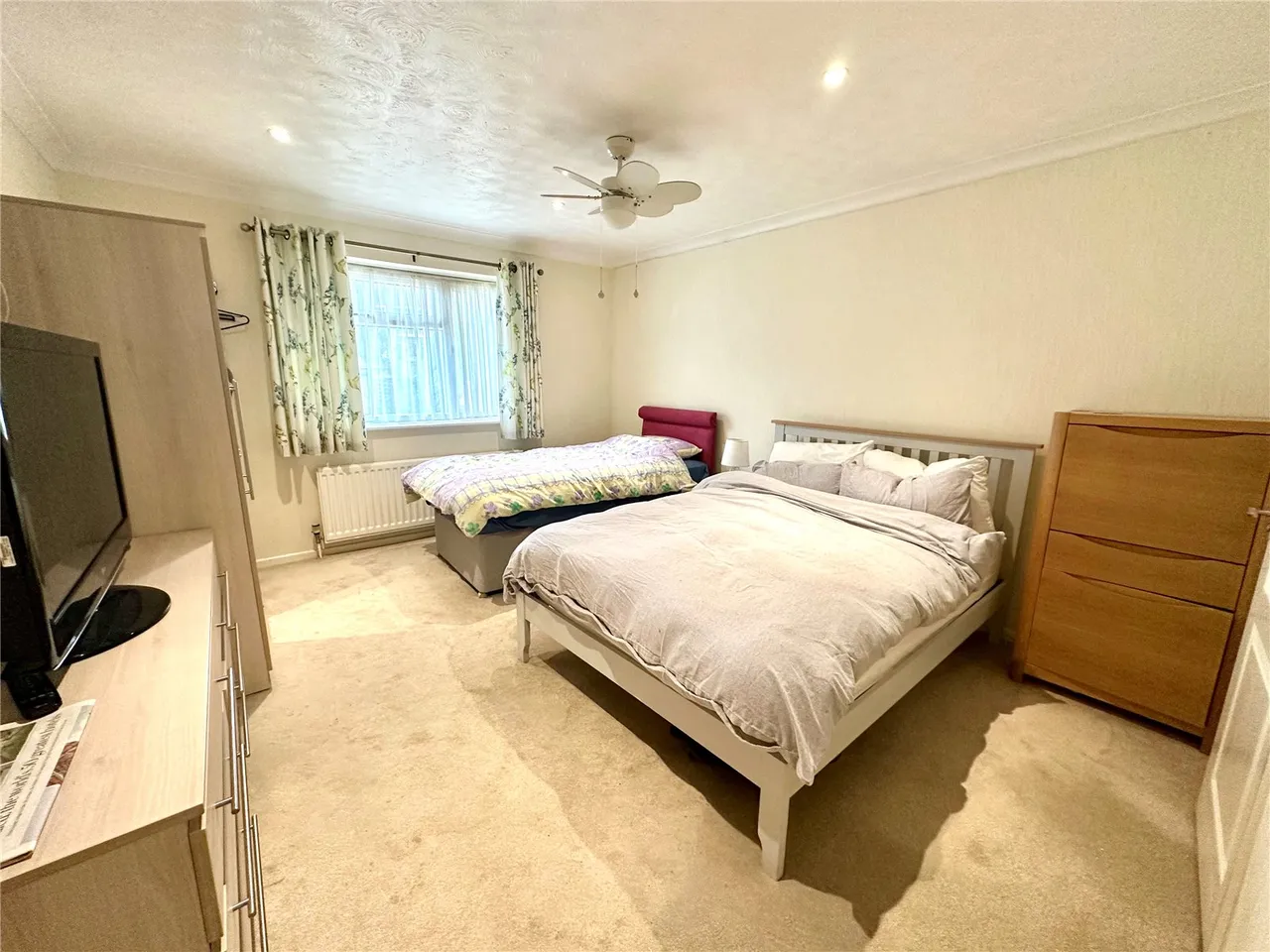 Pineholt Close, St. Ives, Ringwood, Dorset, BH24 2NE, photo 7