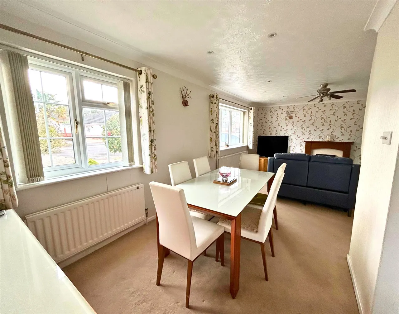 Pineholt Close, St. Ives, Ringwood, Dorset, BH24 2NE, photo 6