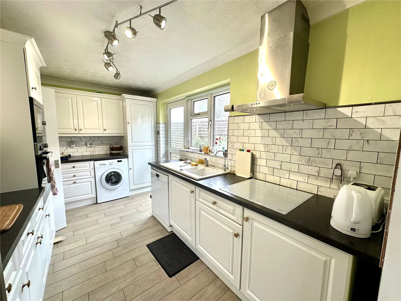 Pineholt Close, St. Ives, Ringwood, Dorset, BH24 2NE, photo 4