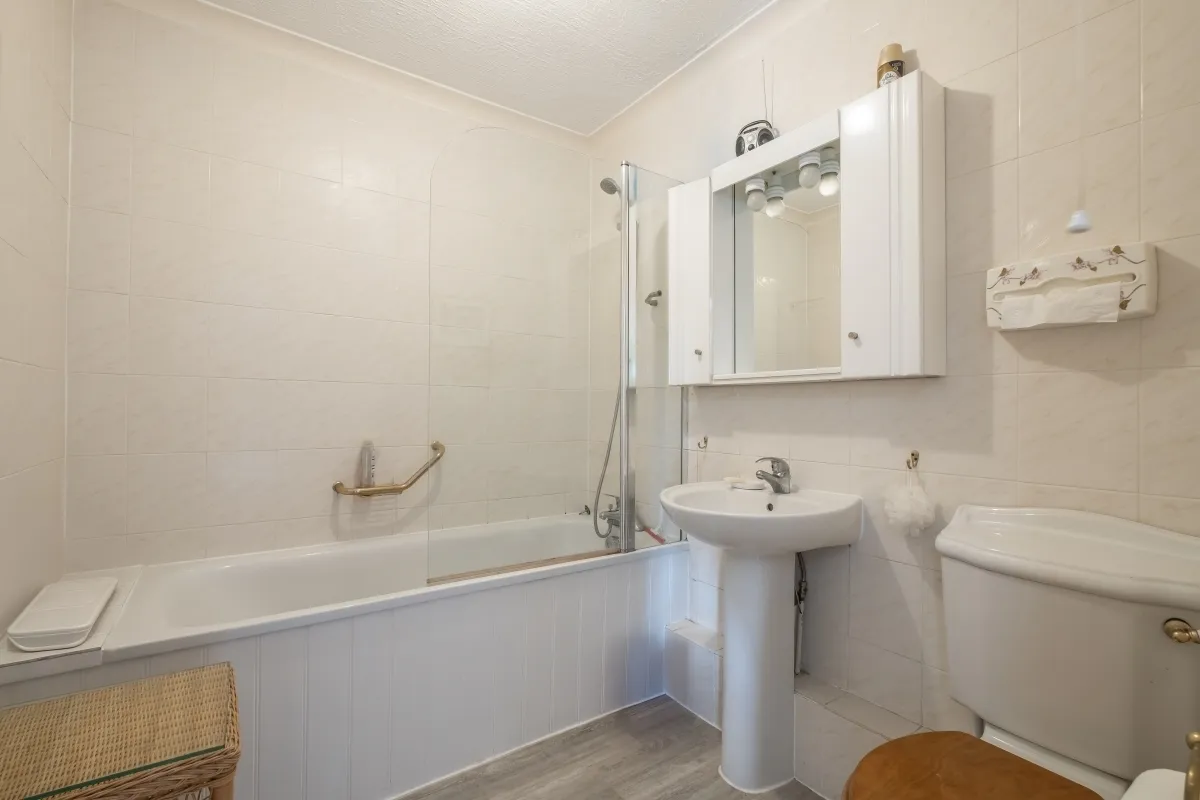 Warwick Drive London SW15, photo 6