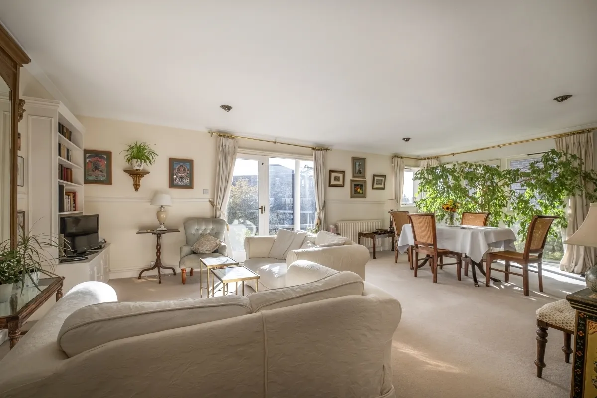 3 bed flat to rent — Warwick Drive London SW15
