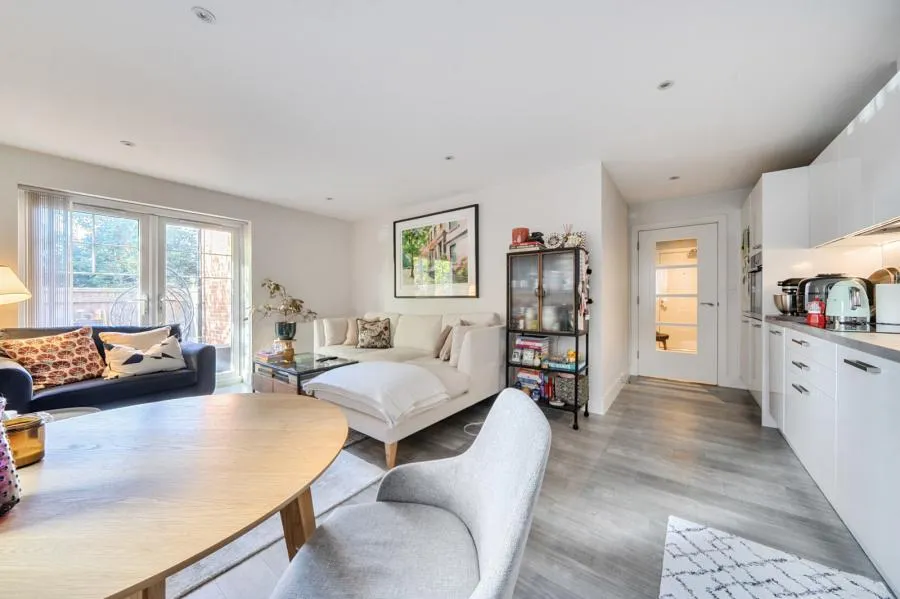 West Wycombe Road, High Wycombe, HP12, photo 5