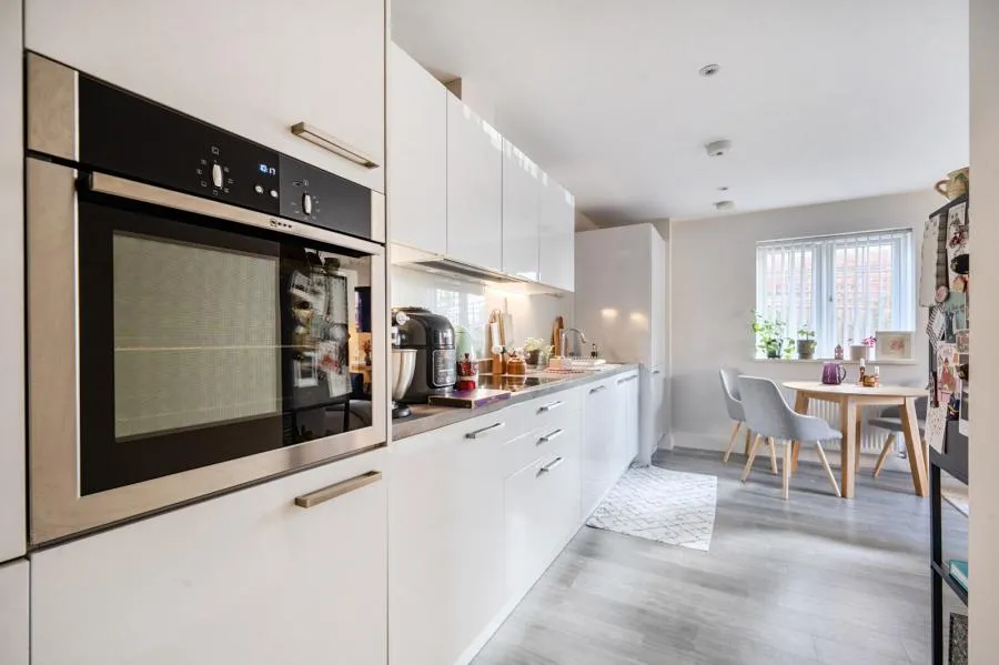 West Wycombe Road, High Wycombe, HP12, photo 6