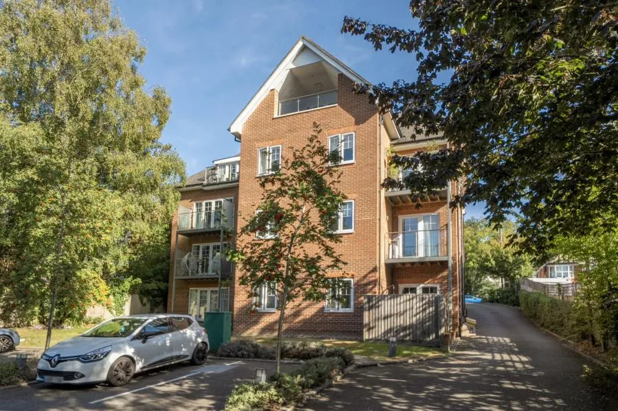 West Wycombe Road, High Wycombe, HP12, photo 13