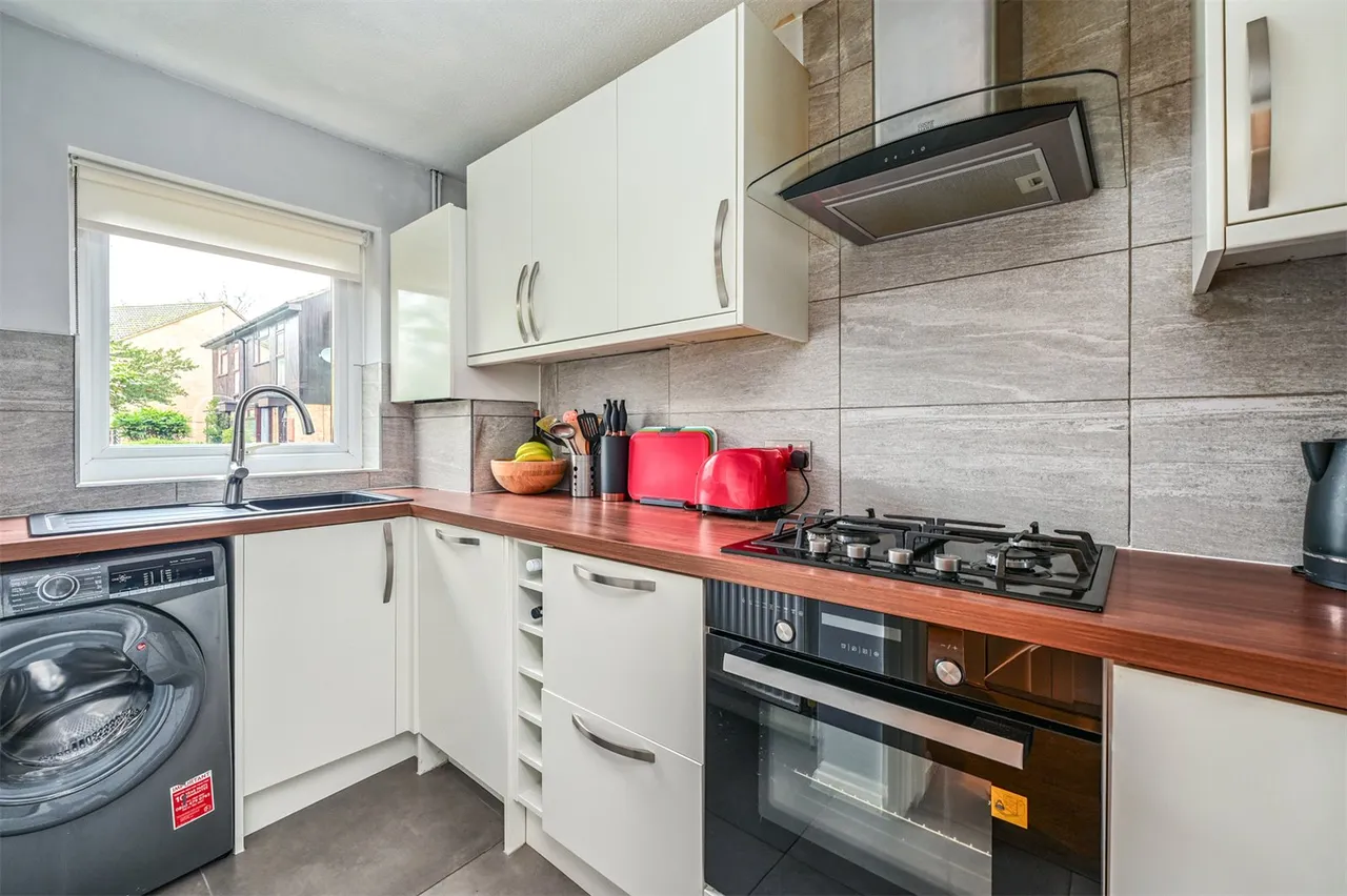 Maple Close, Ash Vale, Guildford, Surrey, GU12 5JZ, photo 2