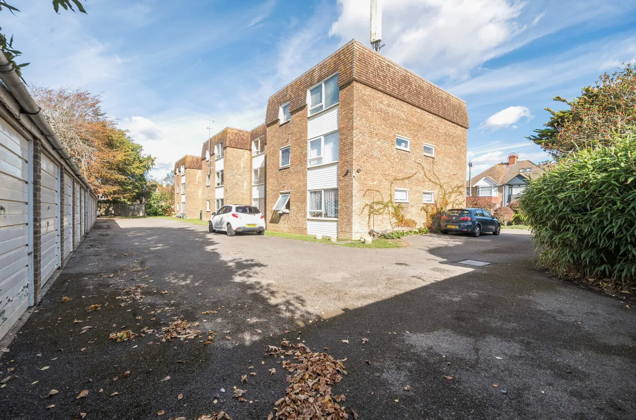Wallace Avenue, Worthing, BN11, photo 12