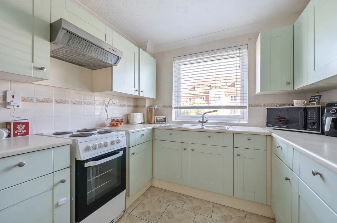 Wallace Avenue, Worthing, BN11, photo 3