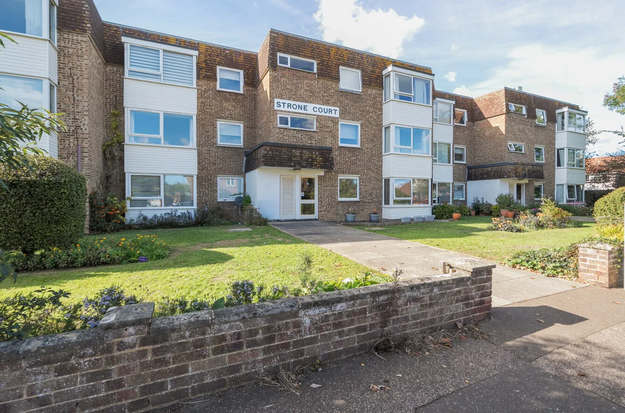 2 bed flat for sale, Wallace Avenue, Worthing, BN11