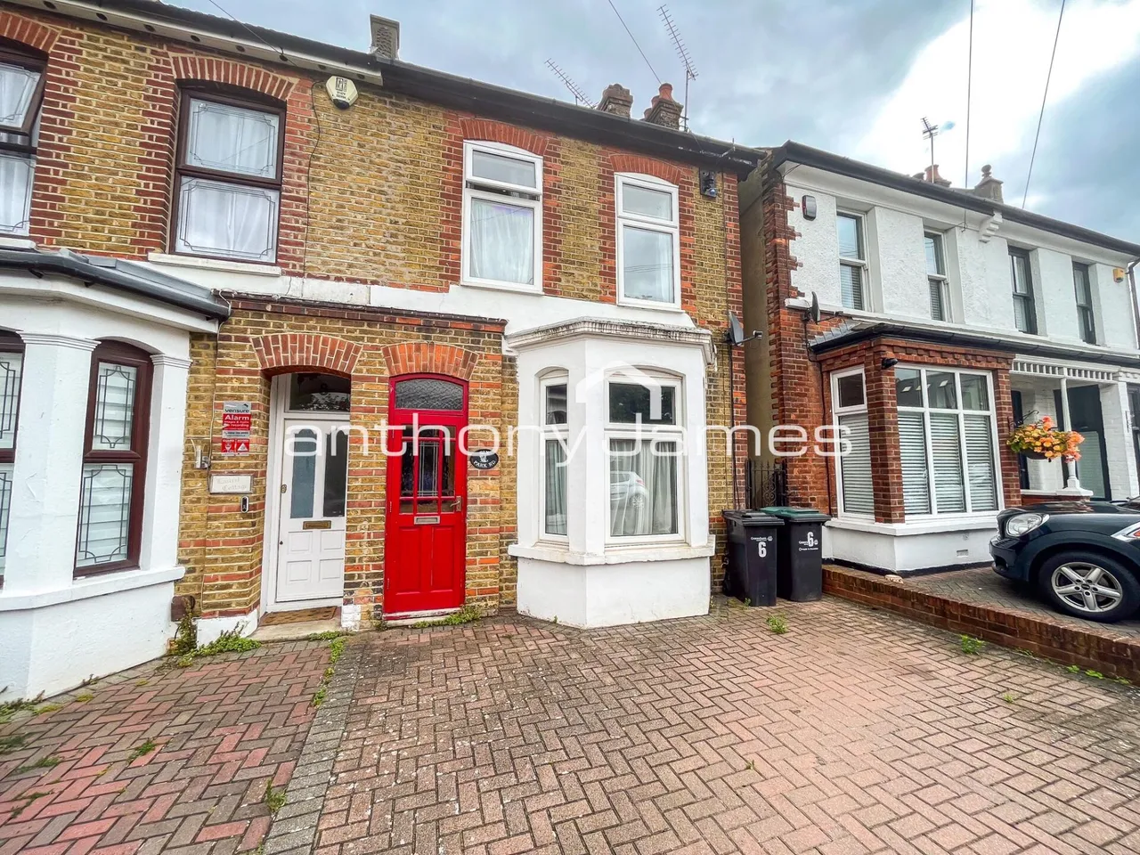 3 bed house for sale — Park Road, Gravesend