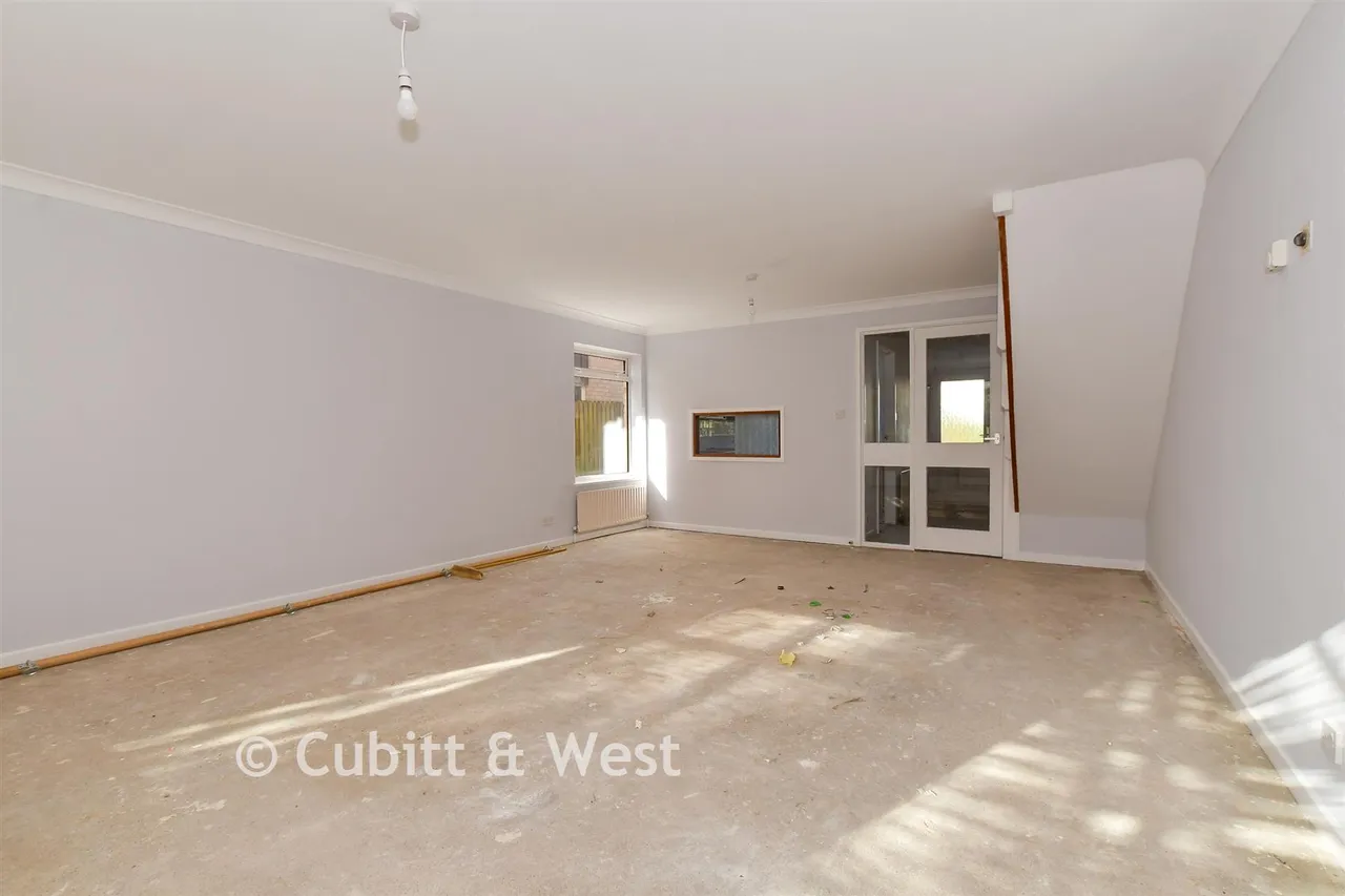 Aldingbourne Close, Ifield, RH11, photo 6