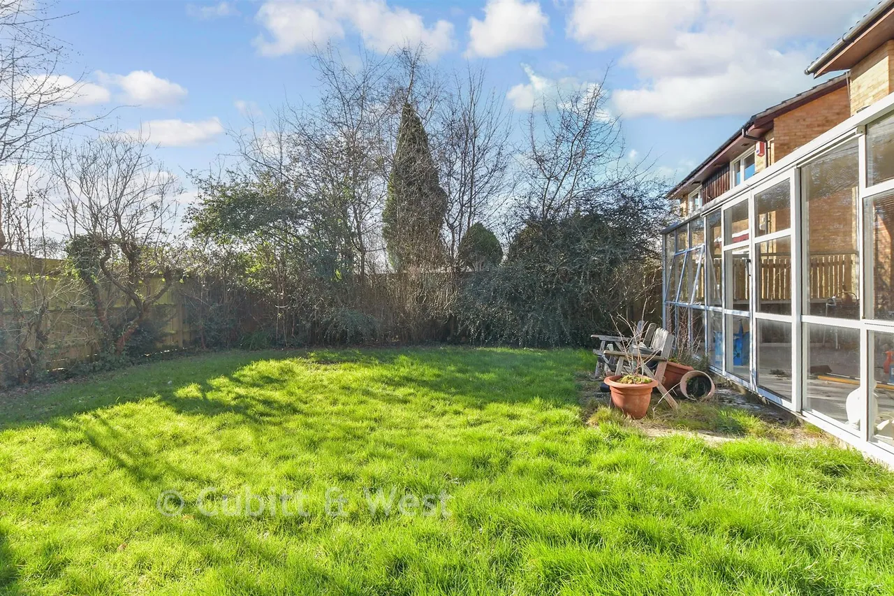 Aldingbourne Close, Ifield, RH11, photo 2