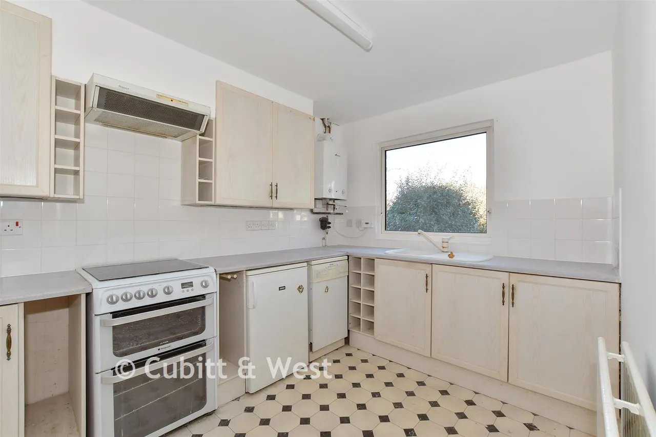 Aldingbourne Close, Ifield, RH11, photo 4