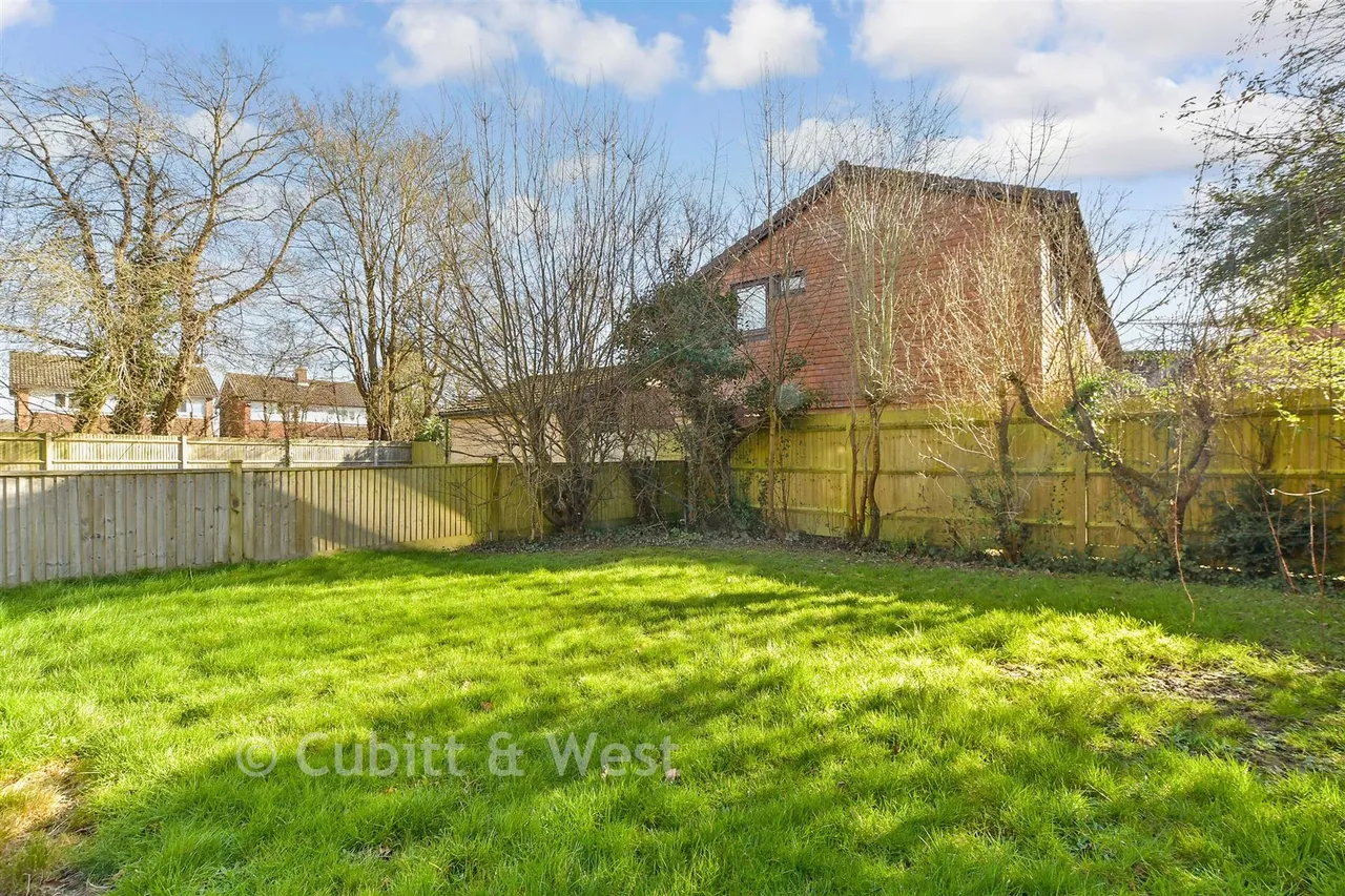 Aldingbourne Close, Ifield, RH11, photo 19
