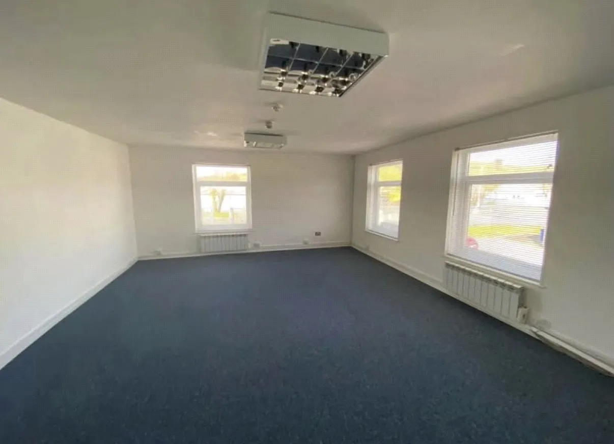 Glan Yr Afon Industrial Estate, Llanbadarn Fawr, photo 2