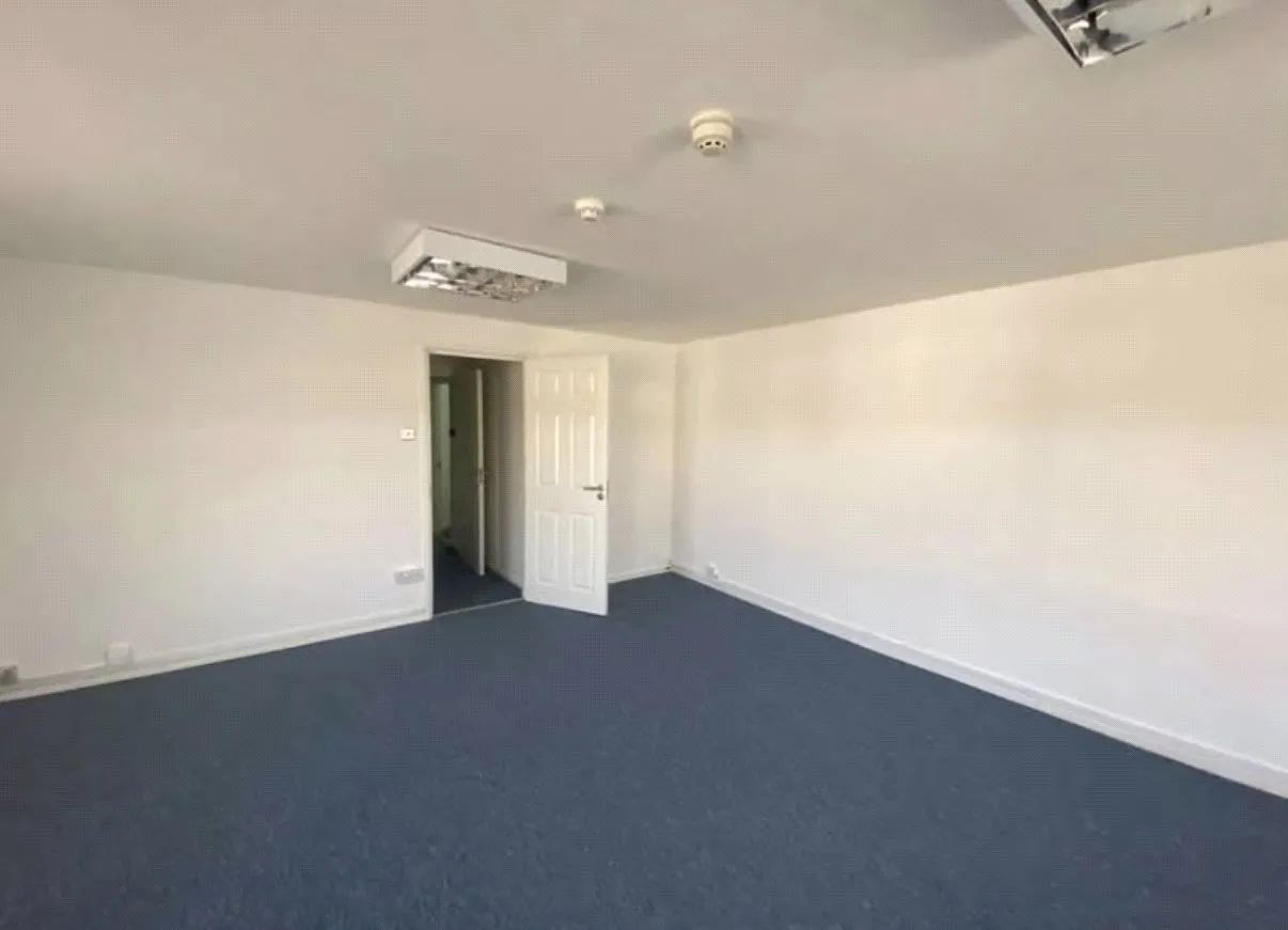 commercial to rent, Glan Yr Afon Industrial Estate, Llanbadarn Fawr