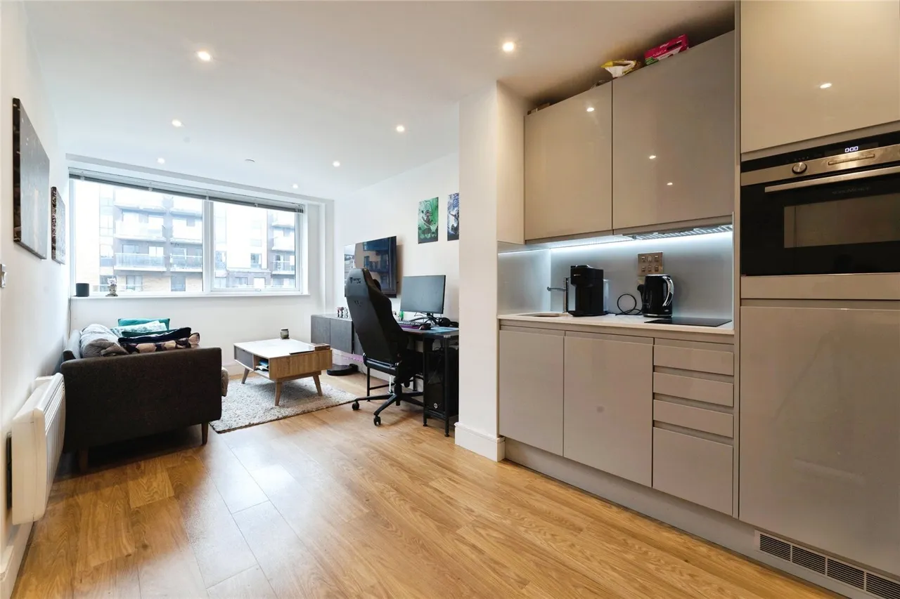 1 bed flat to rent, Papermill House, Romford, RM1