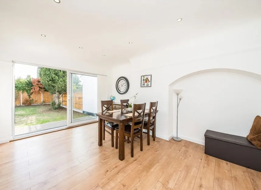 Woodlawn Crescent, Whitton, TW2, photo 5