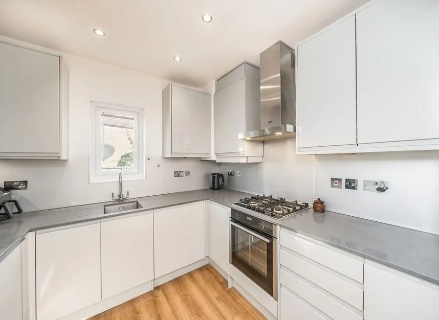 Woodlawn Crescent, Whitton, TW2, photo 6