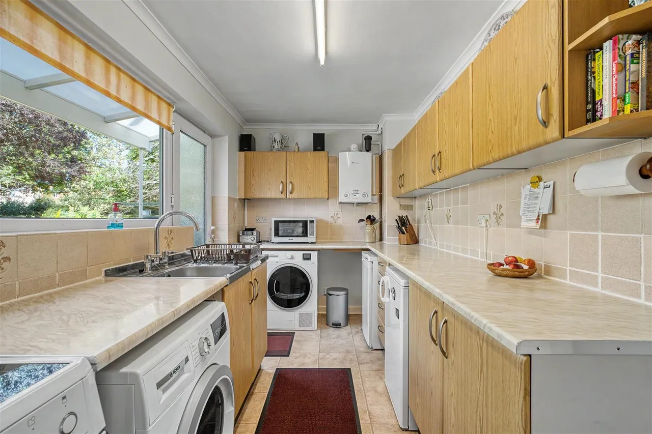 Plowman Close, Marnhull, photo 11