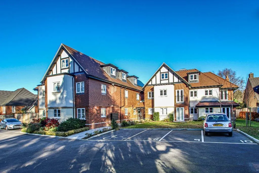2 bed flat to rent, Limpsfield Road, Warlingham