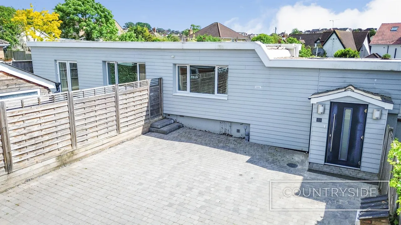 High Road, Benfleet, photo 18