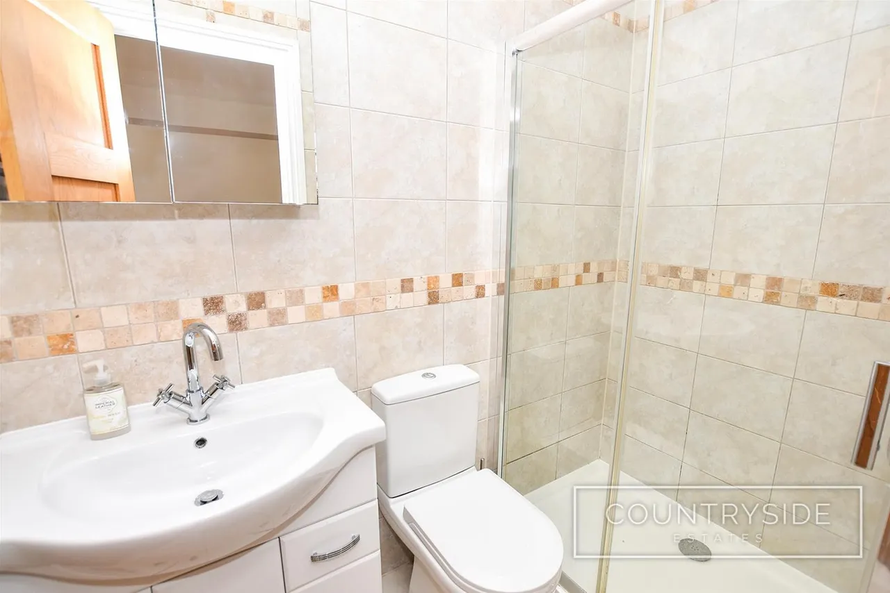 High Road, Benfleet, photo 13