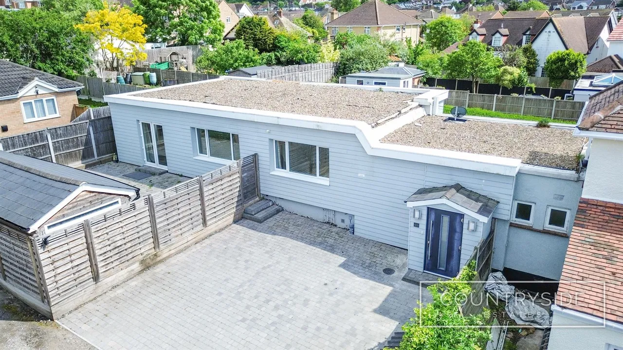 2 bed house for sale — High Road, Benfleet