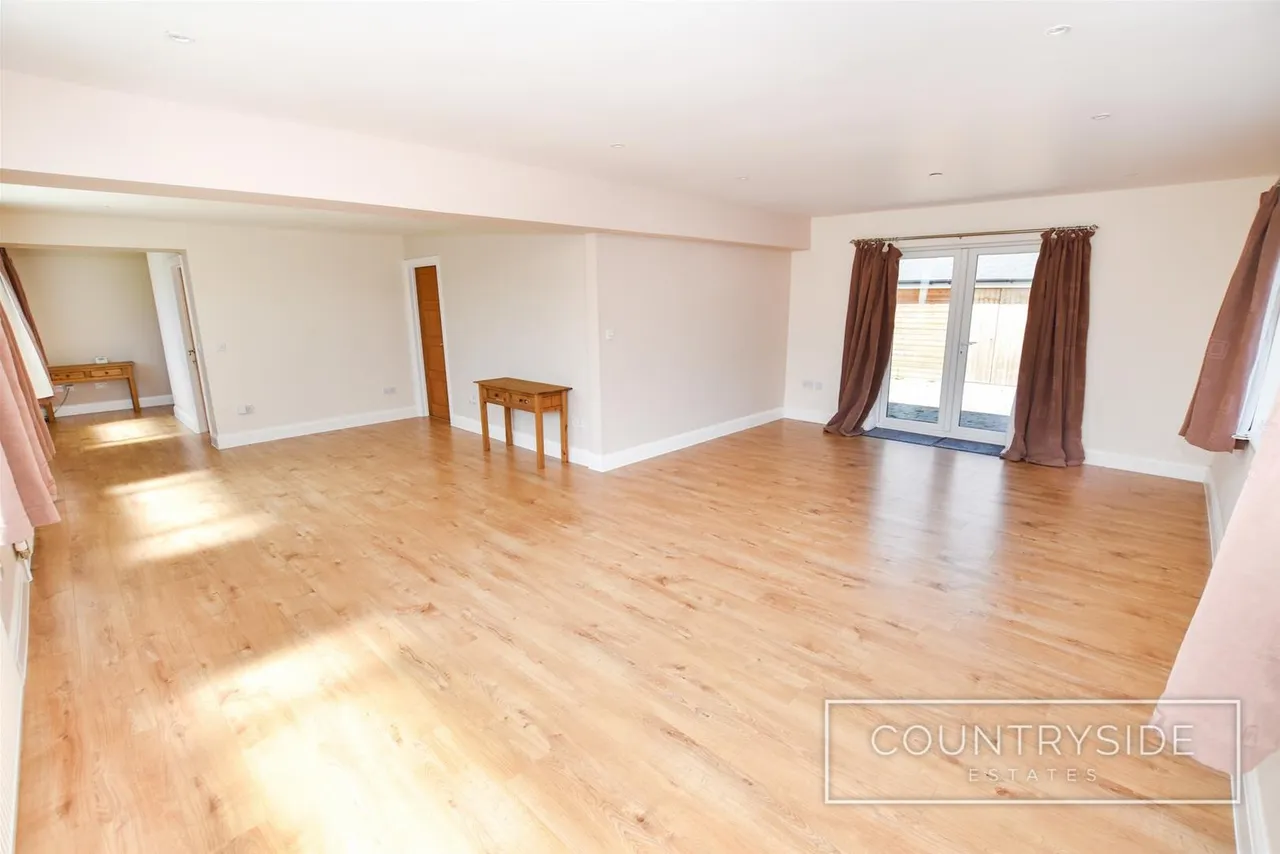 High Road, Benfleet, photo 3
