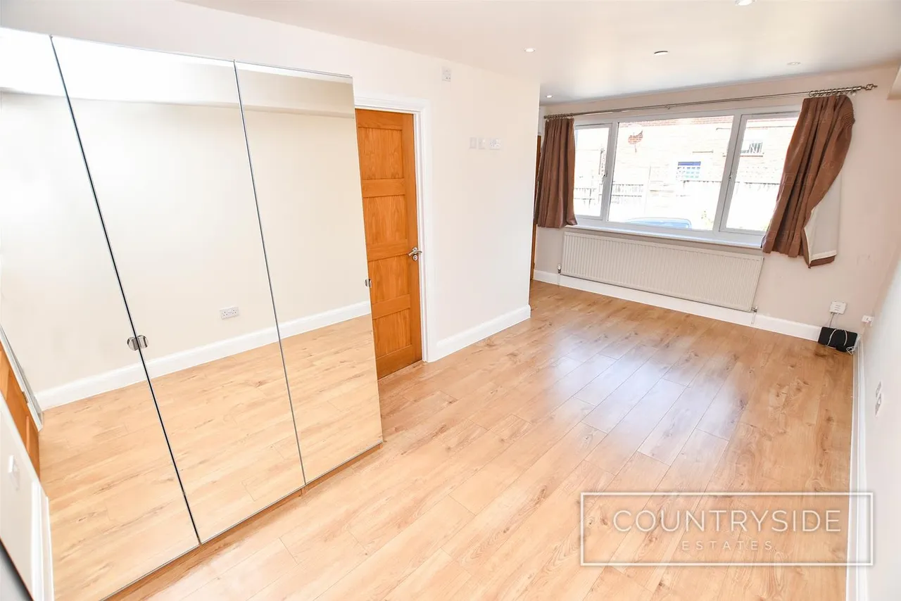 High Road, Benfleet, photo 11