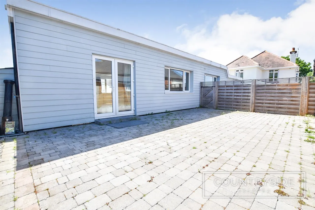 High Road, Benfleet, photo 16