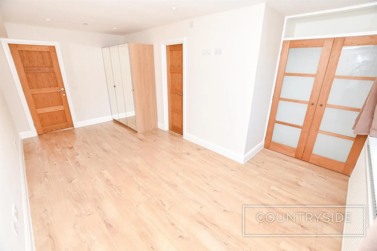 High Road, Benfleet, photo 12