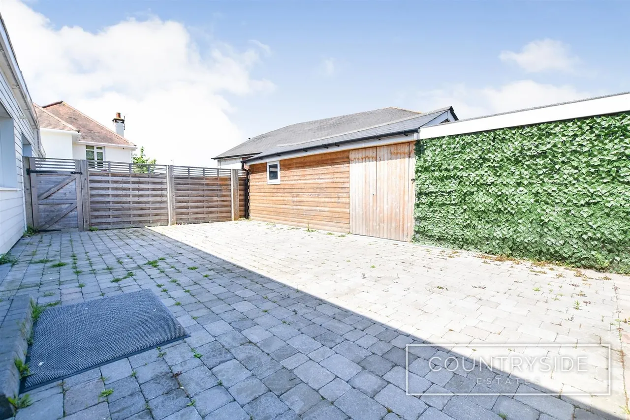 High Road, Benfleet, photo 15
