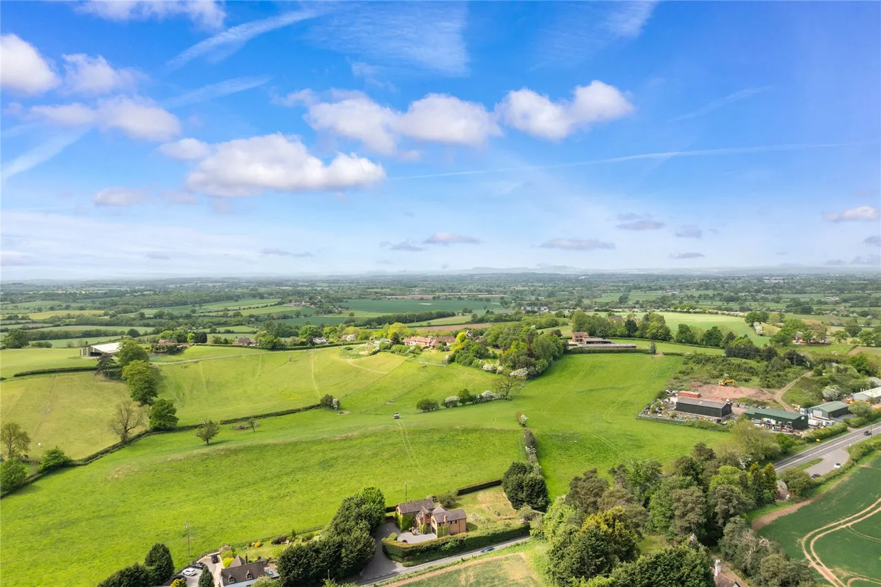 Kidderminster Road, Dodford, B61, photo 43
