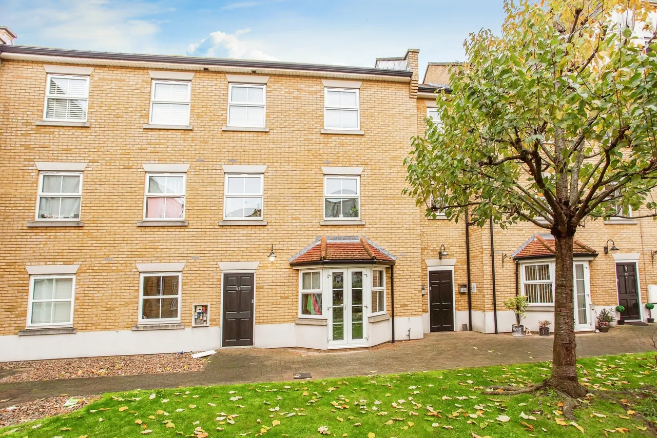 2 bed flat for sale — Audley Court, 1 Forge Way, Southend-On-Sea, Essex, SS1