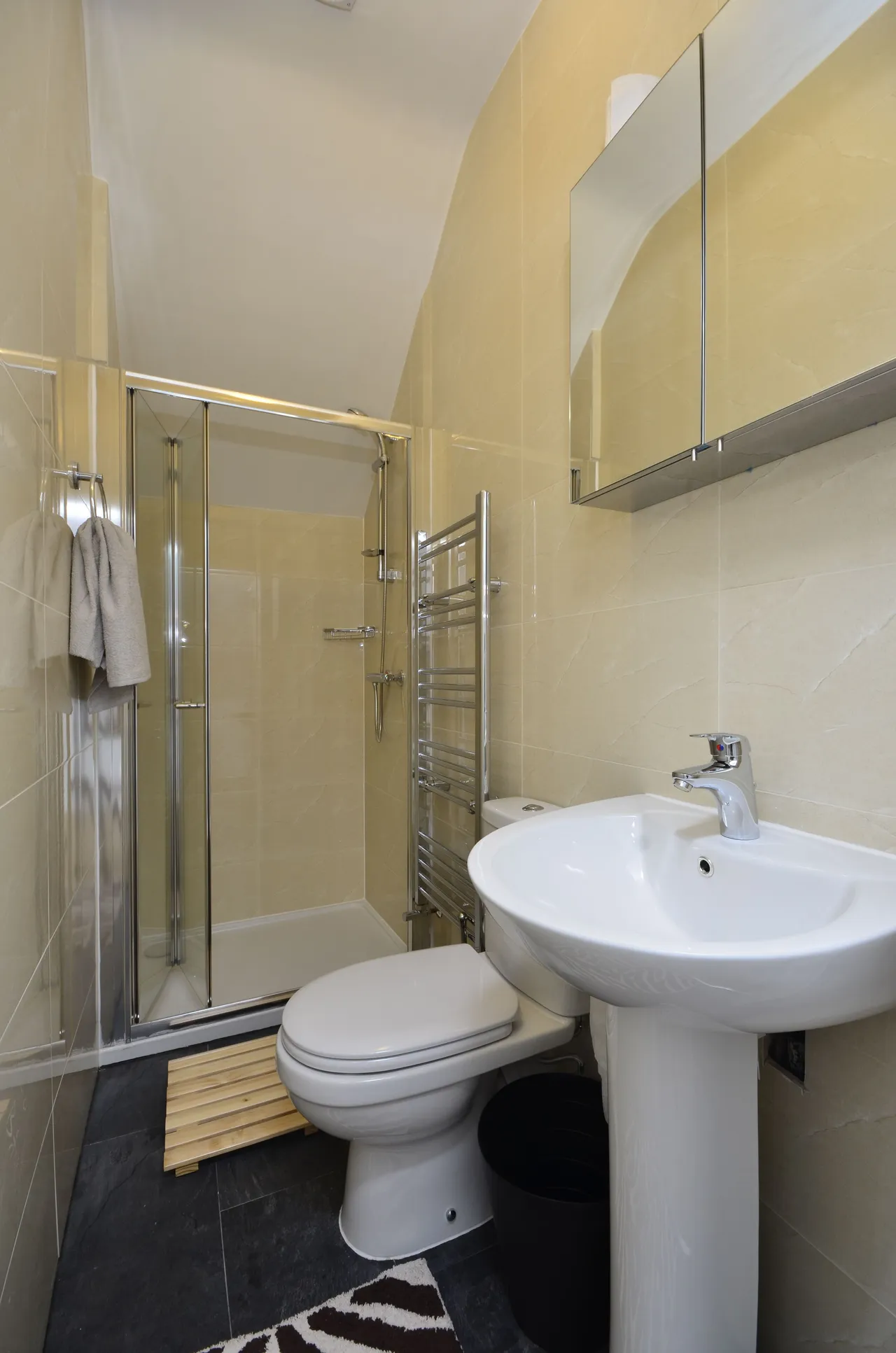 Upper Maisonette, 17 Dollis Park, London, photo 7
