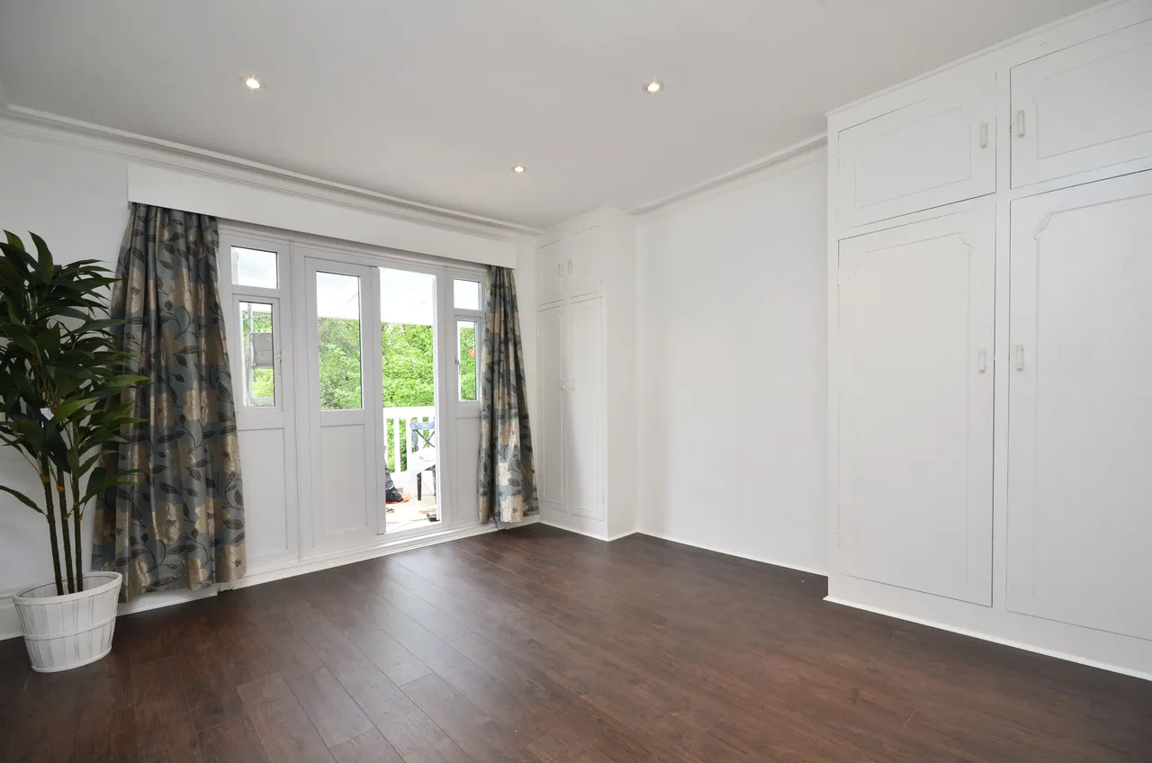 Upper Maisonette, 17 Dollis Park, London, photo 5