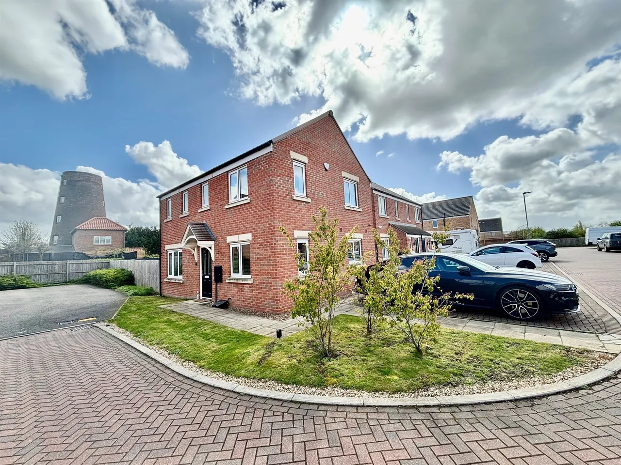 3 bed house for sale, Cornmill Close, Peterborough, PE7