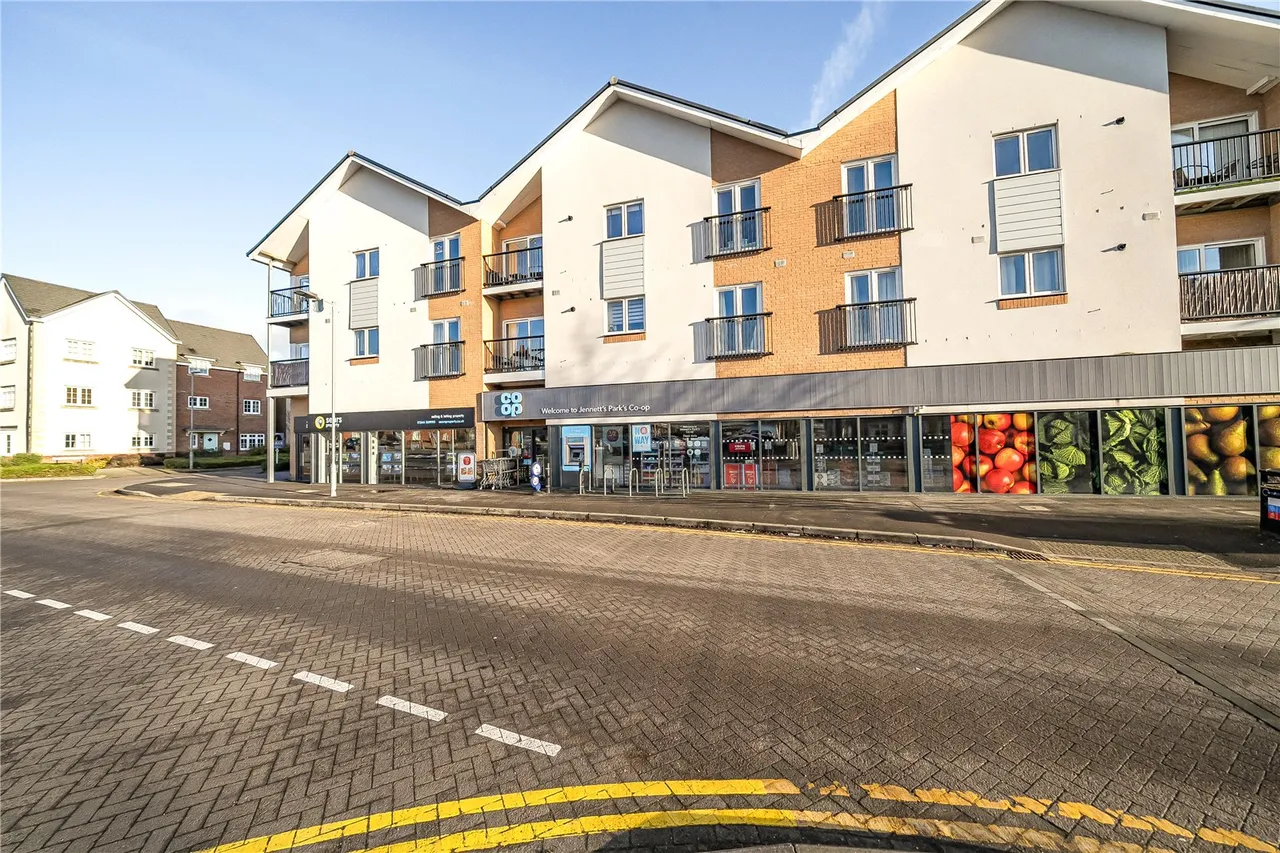 2 bed flat for sale — Falcon Way, Bracknell, Berkshire, RG12 8DQ