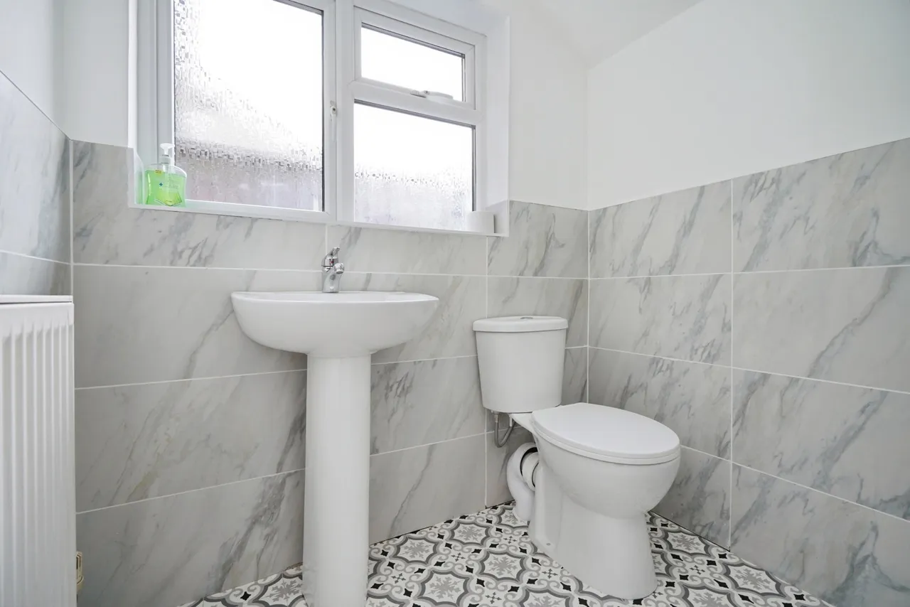 St. Saviours Road, Coalville, LE67, photo 12